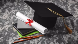 ilustrasi ijasa dan toga (freepick)