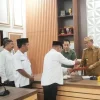 Bupati Ismet Mile saat menerima silahturahmi pengurus pengurus Partai Solidaritas Indonesia tingkat kabupaten, (Prokopim).
