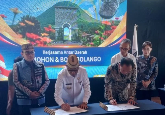 Pemkab Bone Bolango dan Pemkot Tomohon menandatangani kerja sama strategis