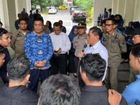 Sekda Bonebolango terima massa aksi