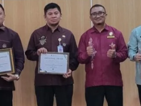 Kepala Badan Keuangan dan Pendapatan Daerah (BKPD) Bone Bolango, Abdul Halim Katilie, Menerima penghargaan Treasury Award yang berlangsung di Aula Ambua KPPN Provinsi Gorontalo, Kamis, 27 Agustus 2026. (Foto Diskominfo)