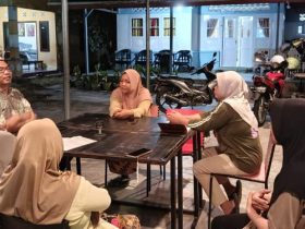 Pemuda dan perempuan di Kabila menyiapkan Semarak Apangi ke-9