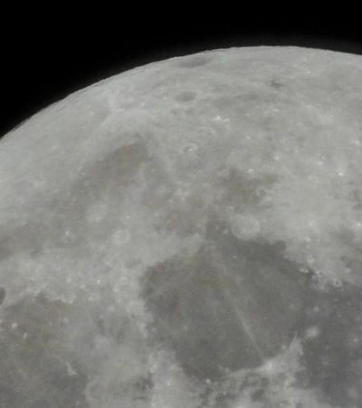 Foto: Bulan saat fase sabit membesar di atas Ronda, Spanyol, setelah peluncuran misi lintas bulan Artemis II NASA, dengan roket bulan generasi berikutnya, roket Space Launch System (SLS) dan kapsul awak Orion, 2 April 2026. (REUTERS/Jon Nazca)