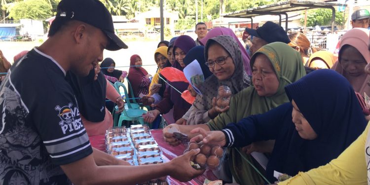 600 Paket Sembako Bersubsidi Diserbu Warga Bone Bolango